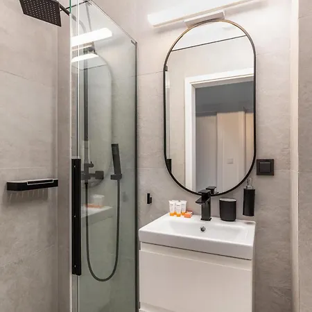 アパート Rezydencja - Nowoczesny Apartament - Parking & Taras Z Ogrodem - By Renters ニエホジェ