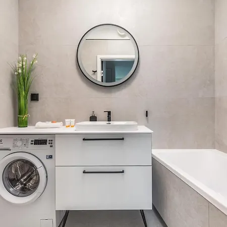 Rezydencja - Nowoczesny Apartament - Parking & Taras Z Ogrodem - By Renters アパート