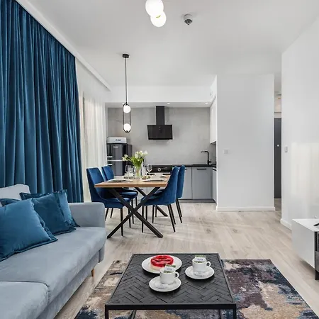 Rezydencja - Nowoczesny Apartament - Parking & Taras Z Ogrodem - By Renters アパート