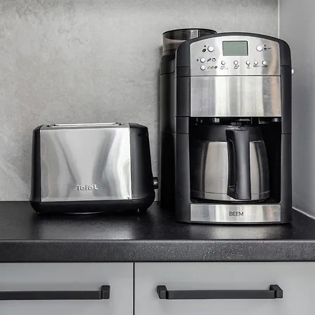 アパート Rezydencja - Nowoczesny Apartament - Parking & Taras Z Ogrodem - By Renters ニエホジェ