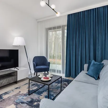 Rezydencja - Nowoczesny Apartament - Parking & Taras Z Ogrodem - By Renters アパート