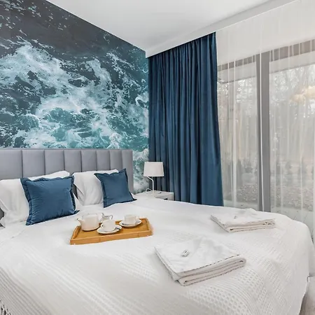 Rezydencja - Nowoczesny Apartament - Parking & Taras Z Ogrodem - By Renters アパート